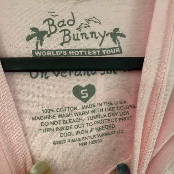 Bad Bunny Pink Un Verano Sin Ti Worlds Hottest Tour 2022 Tshirt Unisex Small - Picture 2 of 5